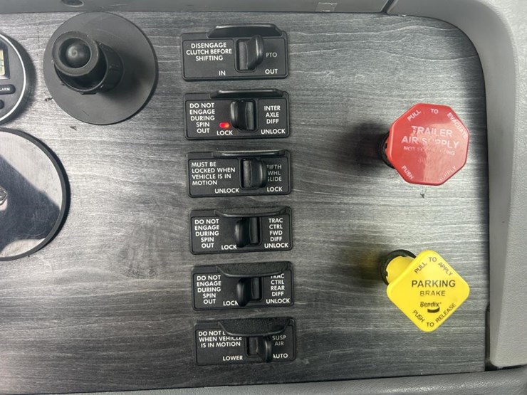 #1675-•-2016-freightliner-harrison-glider-kit-day-cab-truc-image-82