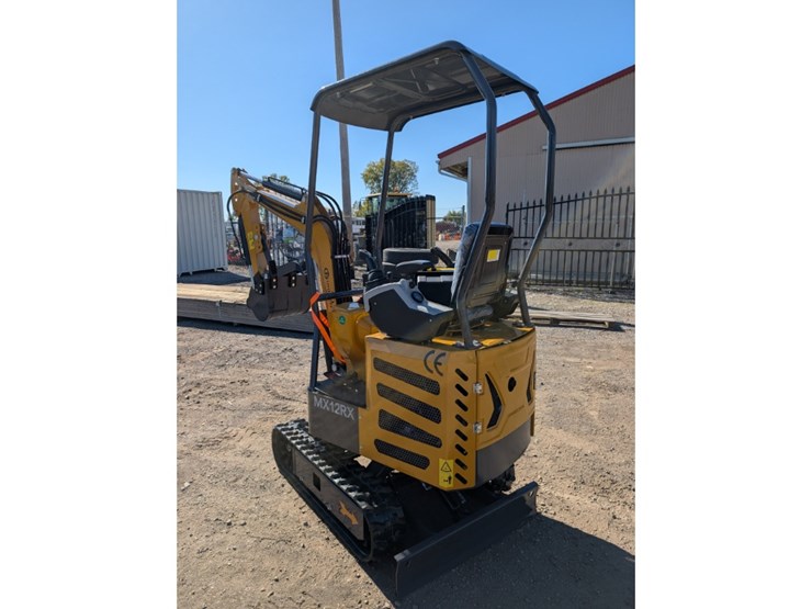 cfg-mx12rx-mini-excavator-w/-mechanical-thumb-image-3