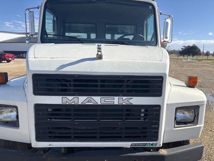 #1337-•-1998-mack-cs200-flatbed-truck-image-9