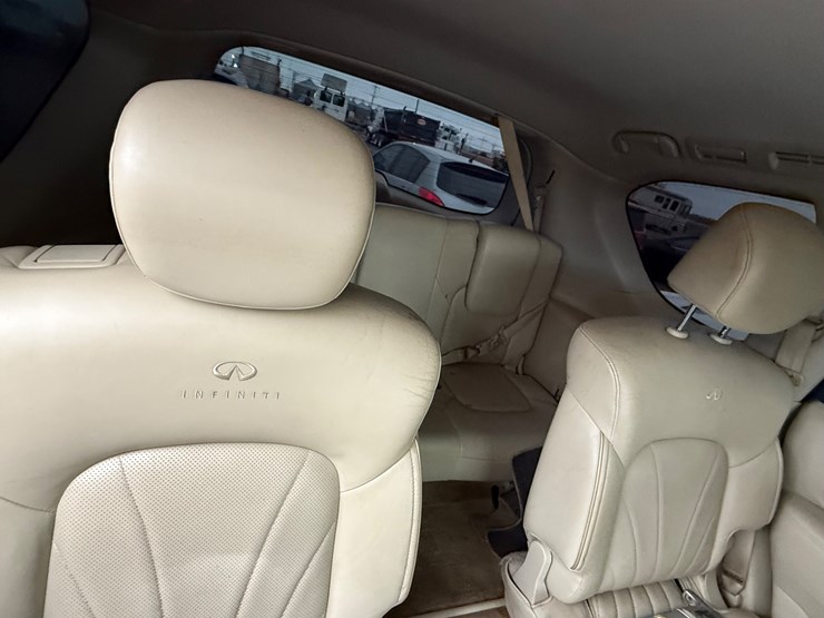 2012-infiniti-qx56-image-30