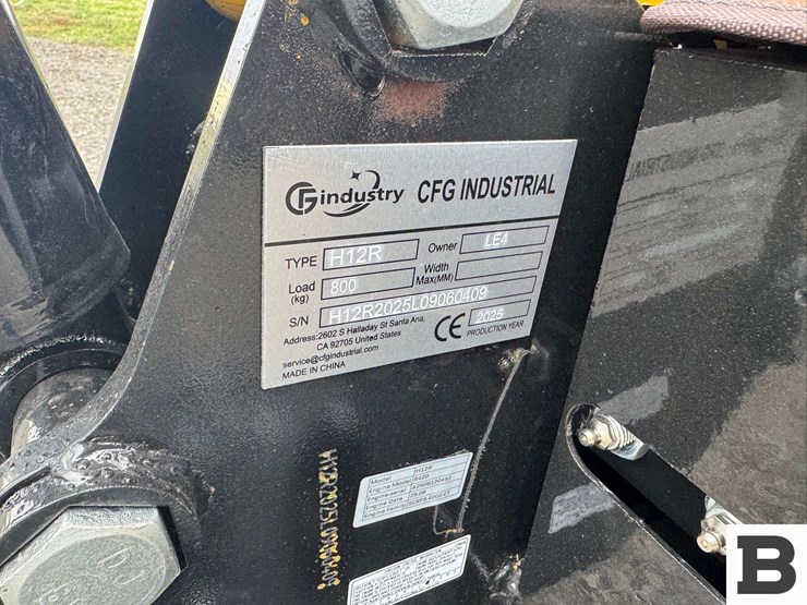 2025-cfg-industrial-h12r-mini-excavator-image-15