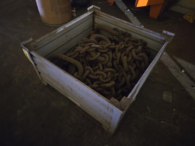 #3403-•-steel-crate-w/-misc.-heavy-duty-chains-image-4