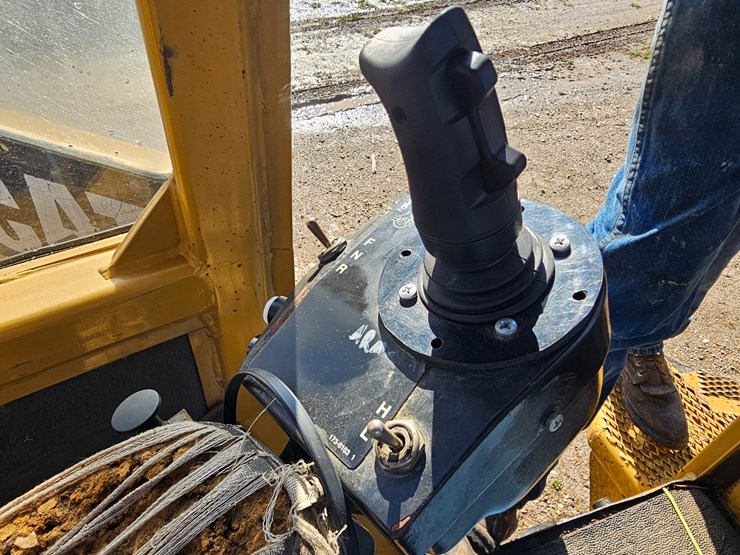 caterpillar-574-image-49