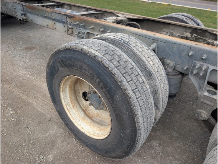 2012-international-7600-image-13