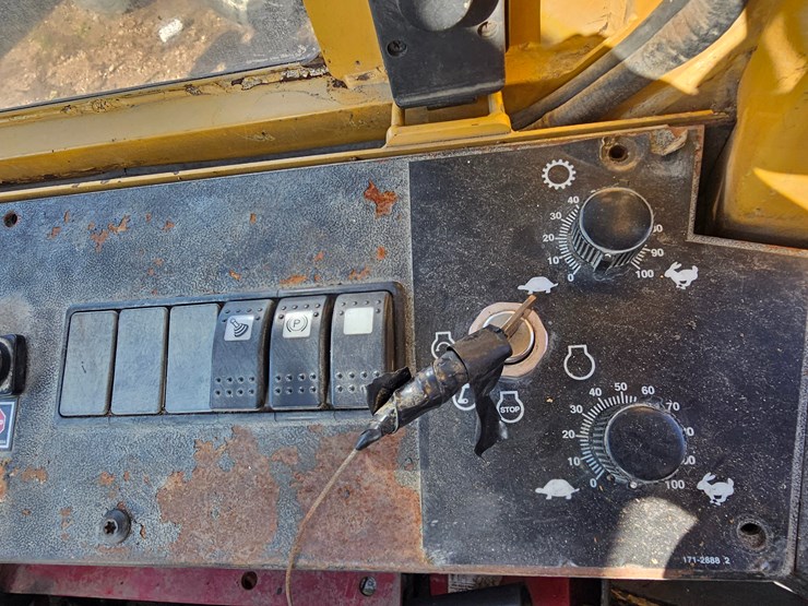 caterpillar-574-image-42