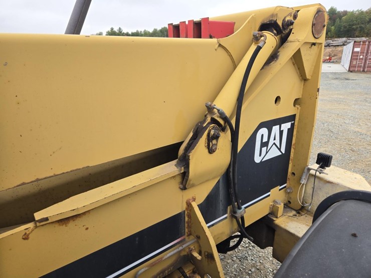 caterpillar-th83-image-28