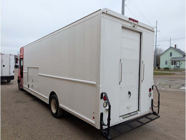 2016-freightliner-mt55-image-6