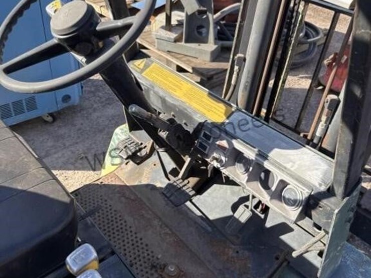 clark-gps25mp-forklift-image-7