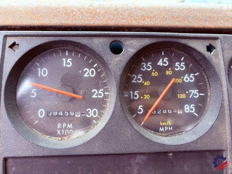 1998-freightliner-fl70-image-82