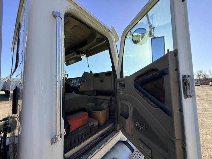 #1965-•-2008-international-eagle-day-cab-truck-tractor-image-38