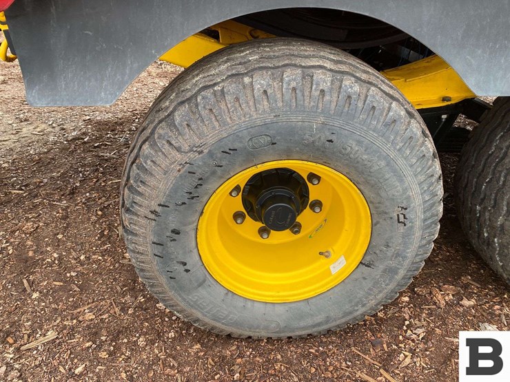 new-holland-340-image-52