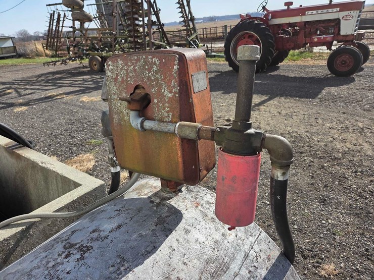 300-gallon-fuel-tank-w/-gas-boy-pump-image-4