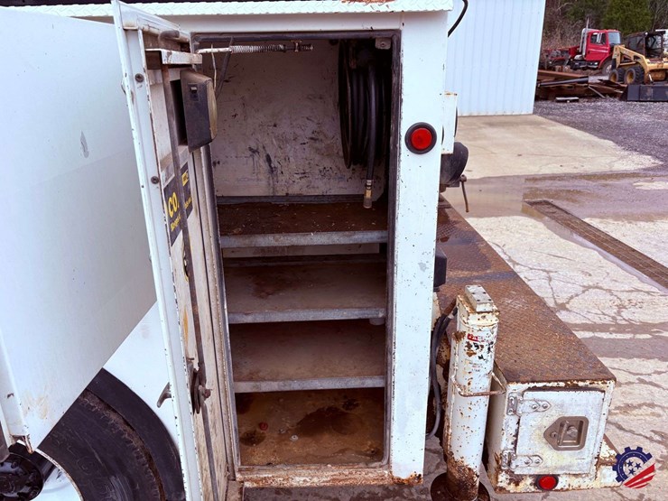 1998-freightliner-fl70-image-25