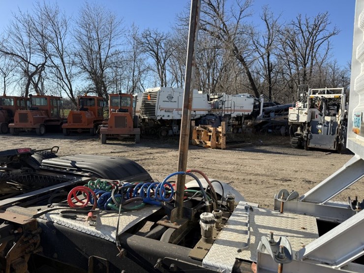 #1955-•-2008-international-eagle-day-cab-truck-tractor-image-39