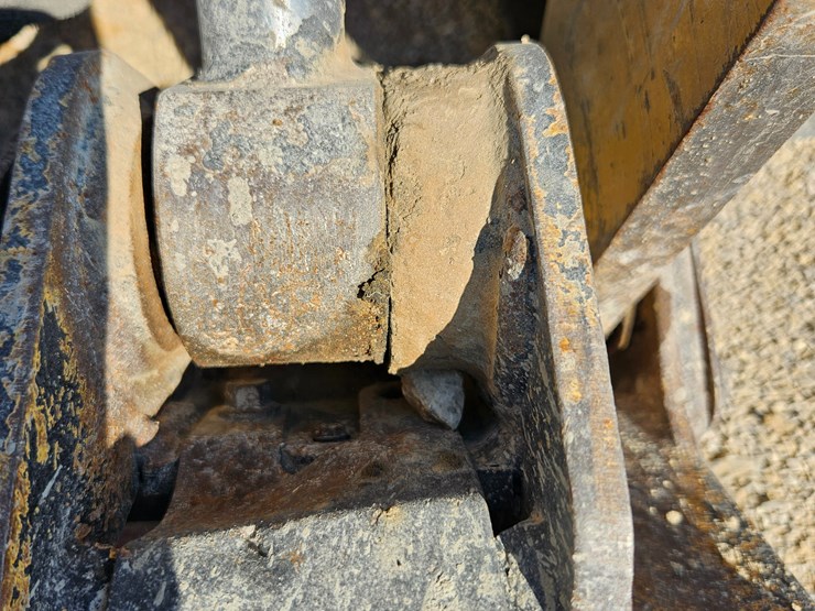 2023-caterpillar-299d3-image-79