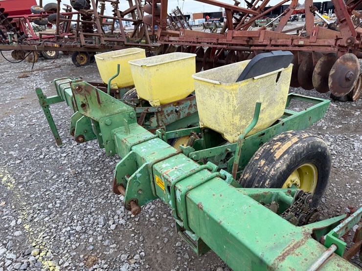 12-john-deere-12-image-12