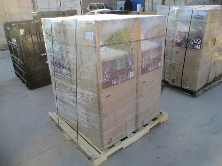 lot-of-7.5'-kingsley-balsam-fir-christmas-trees,-image-1