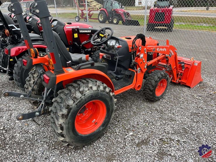kubota-b2401d-farm-tractor-image-3
