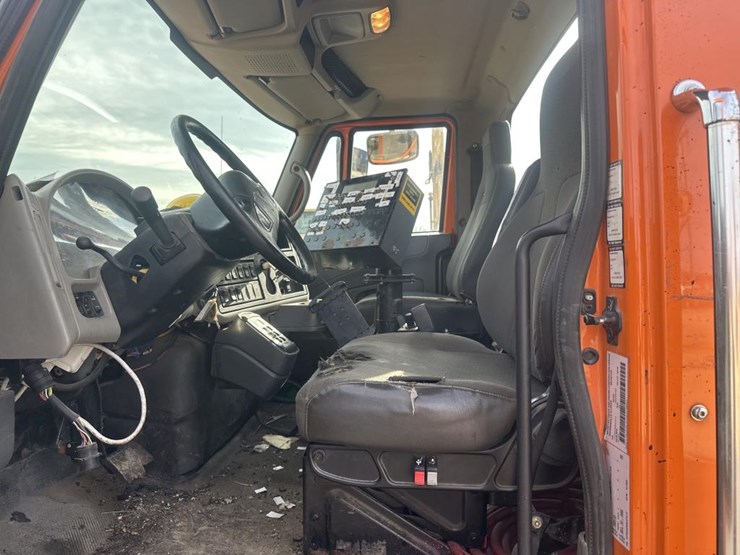 2009-international-7400-image-30