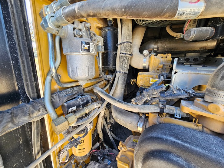 2023-caterpillar-299d3-image-26