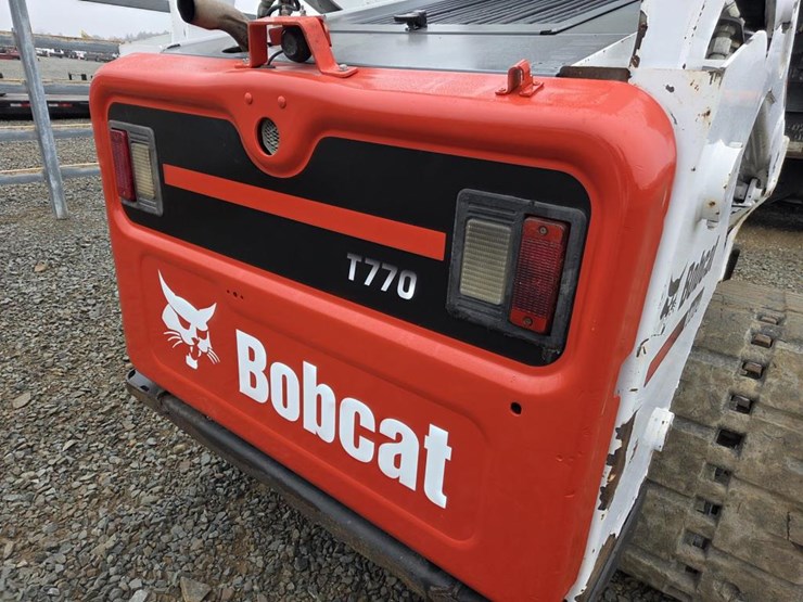 2013-bobcat-t770-image-22
