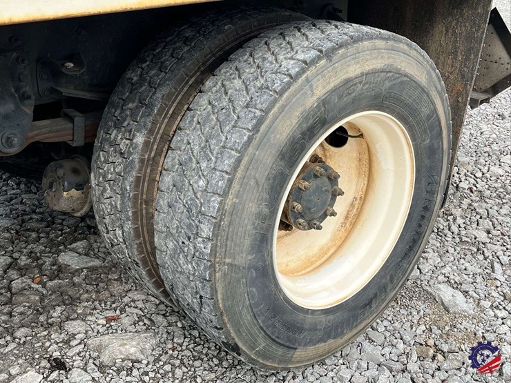 2017-freightliner-m2-s/a-tank-truck-image-8