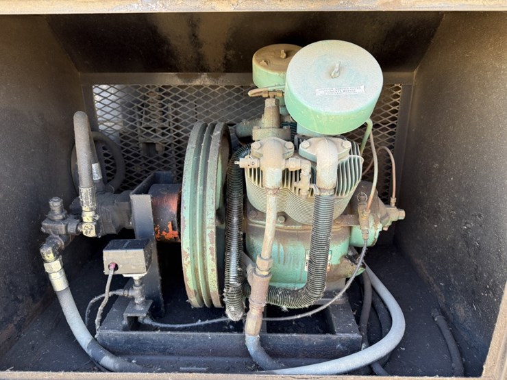 #1953-•-1998-ford-fuel-truck-image-32