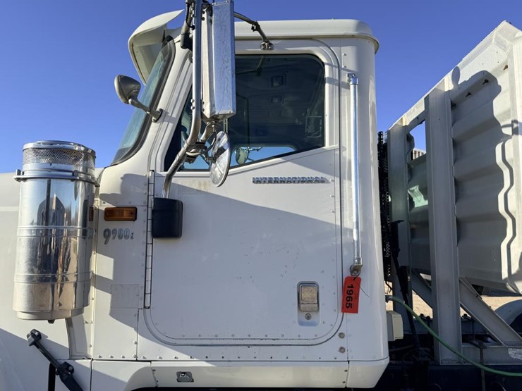 #1965-•-2008-international-eagle-day-cab-truck-tractor-image-12