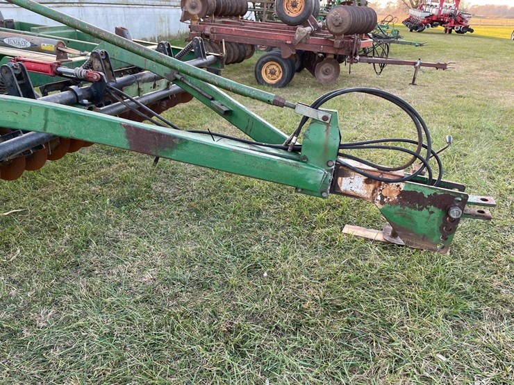 farmhand-soil-saver-13-shank-disc-chisel-image-4