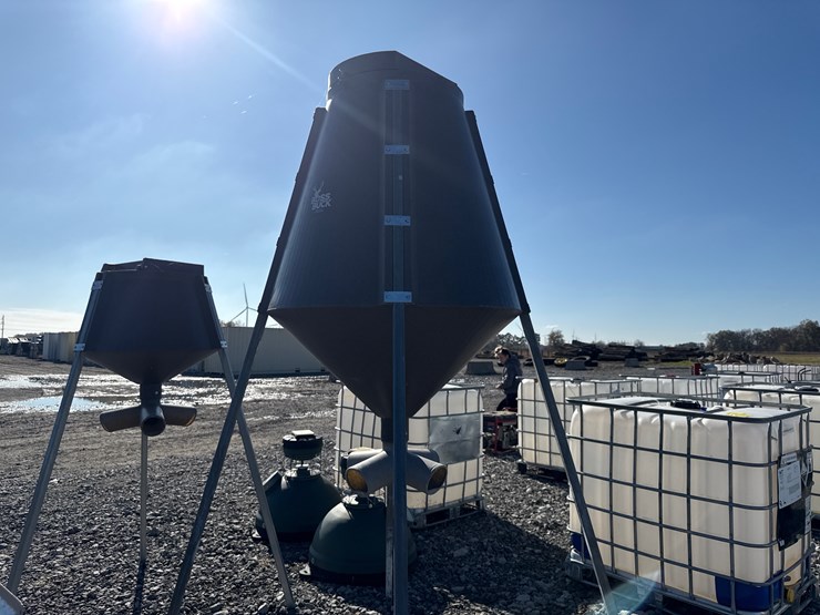 #22610-•-boss-buck-~600lb-gravity-float-feeder-image-4