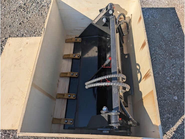 agt-mini-skid-steer-4-in-1-bucket-w/-teeth-40"-image-2