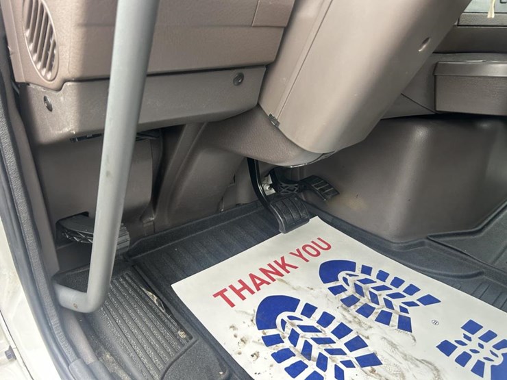 #1676-•-2015-volvo-vnl-day-cab-truck-tractor-image-43