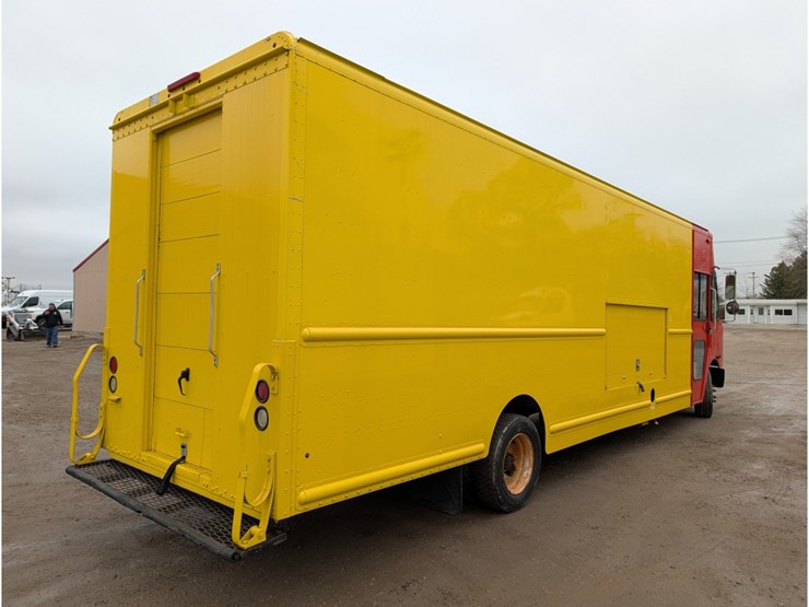 2017-freightliner-mt55-image-6