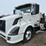 2011-volvo-vnl-day-cab-image-1