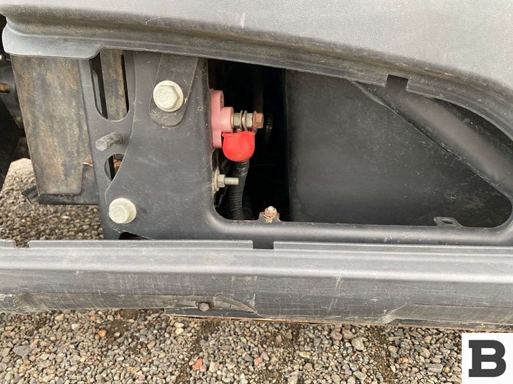 john-deere-835e-image-35