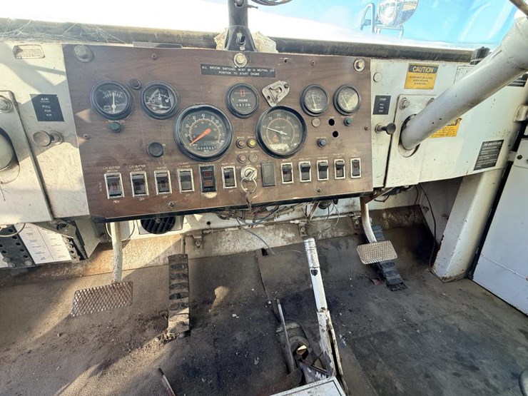 #1981-•-1990-mobil-sweeper-ahl-sweeper-truck-image-37