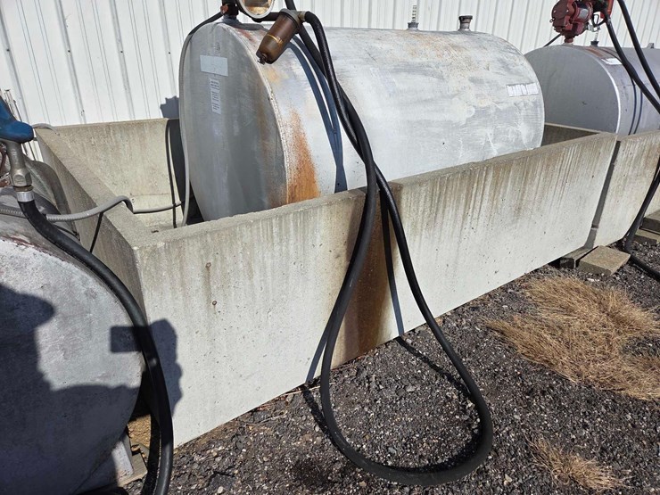 79"x118"x31"-cement-fuel-tank-dike-image-2