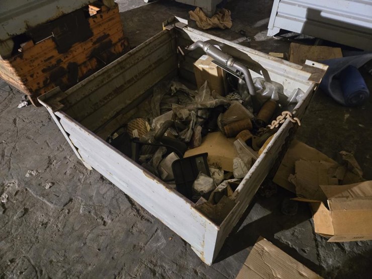 #3409-•-steel-crate-w/-misc.-exaust-parts-and-more-image-3