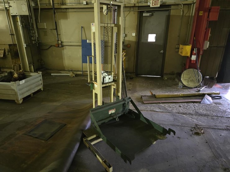 #3472-•-beech-sqd3266l-manual-breaker-lift-truck-image-2