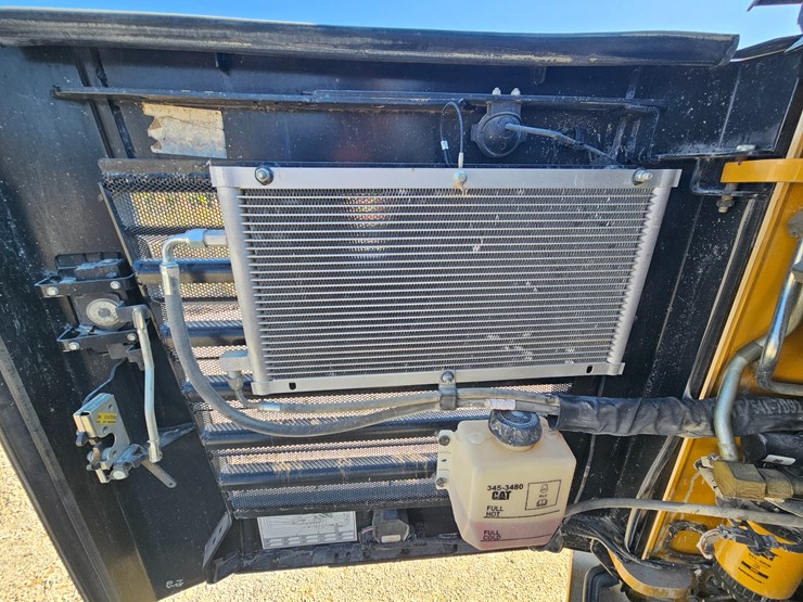 2023-caterpillar-299d3-image-32