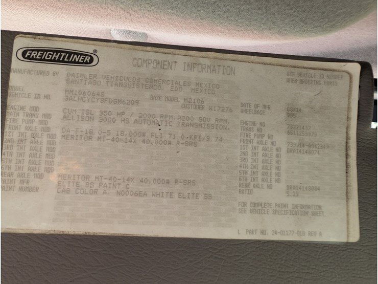 2015-freightliner-m2-106-image-25