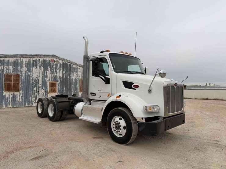 2015-peterbilt-567-image-4