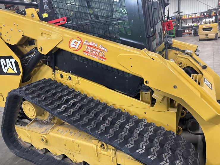 2018-caterpillar-228-image-23