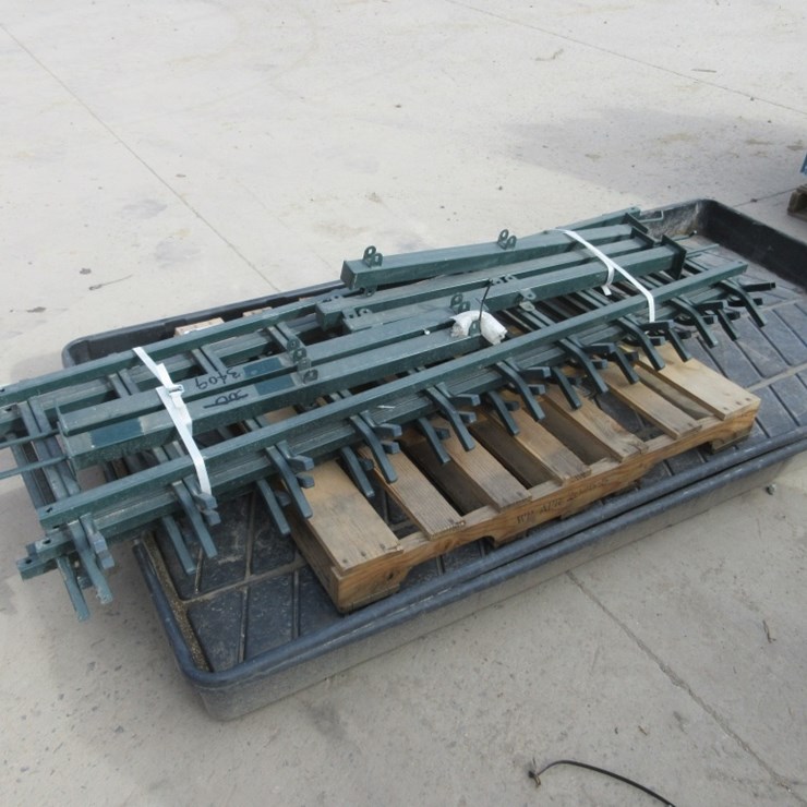 Approx (5) 2' x 6' Metal Fence Panels,