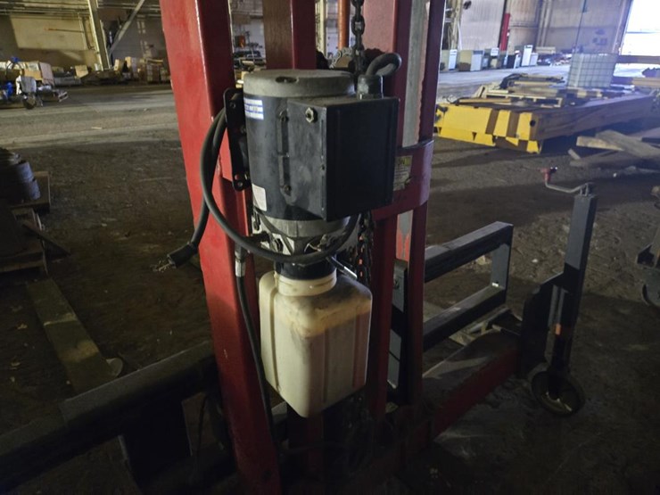 #3449-•-heftee-4000lb-hydraulic-service-lift-image-7