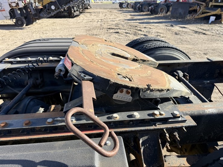 #1955-•-2008-international-eagle-day-cab-truck-tractor-image-34