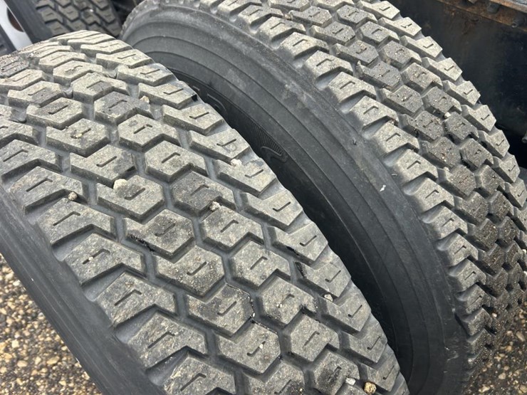 #1676-•-2015-volvo-vnl-day-cab-truck-tractor-image-63