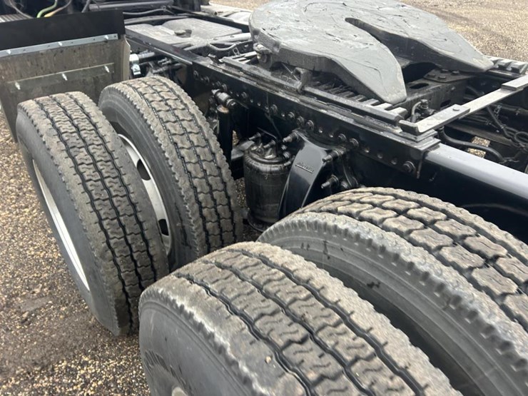 #1675-•-2016-freightliner-harrison-glider-kit-day-cab-truc-image-17