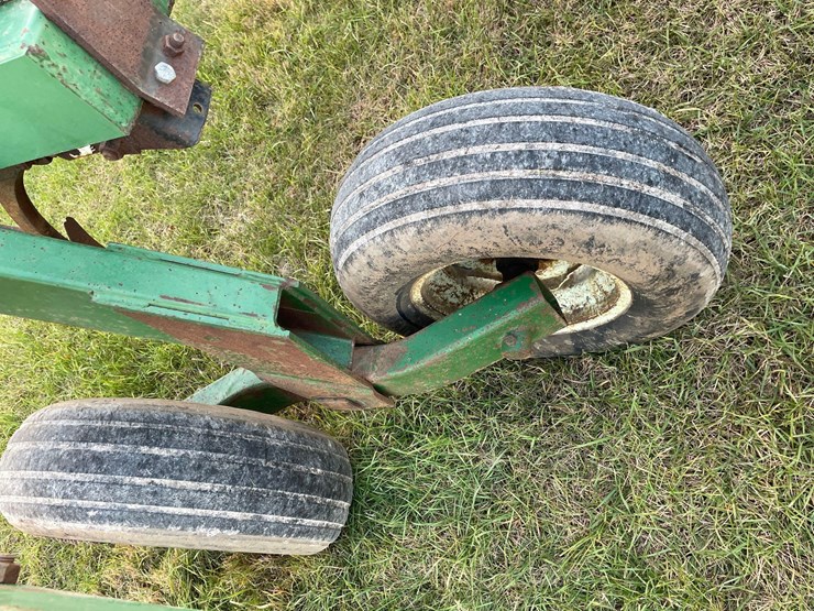 farmhand-soil-saver-13-shank-disc-chisel-image-10