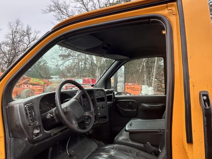 #1017-•-2005-chevrolet-c4500-service-truck-image-5